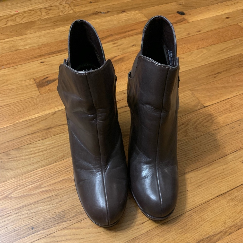 Simply Vera Brown leather booties